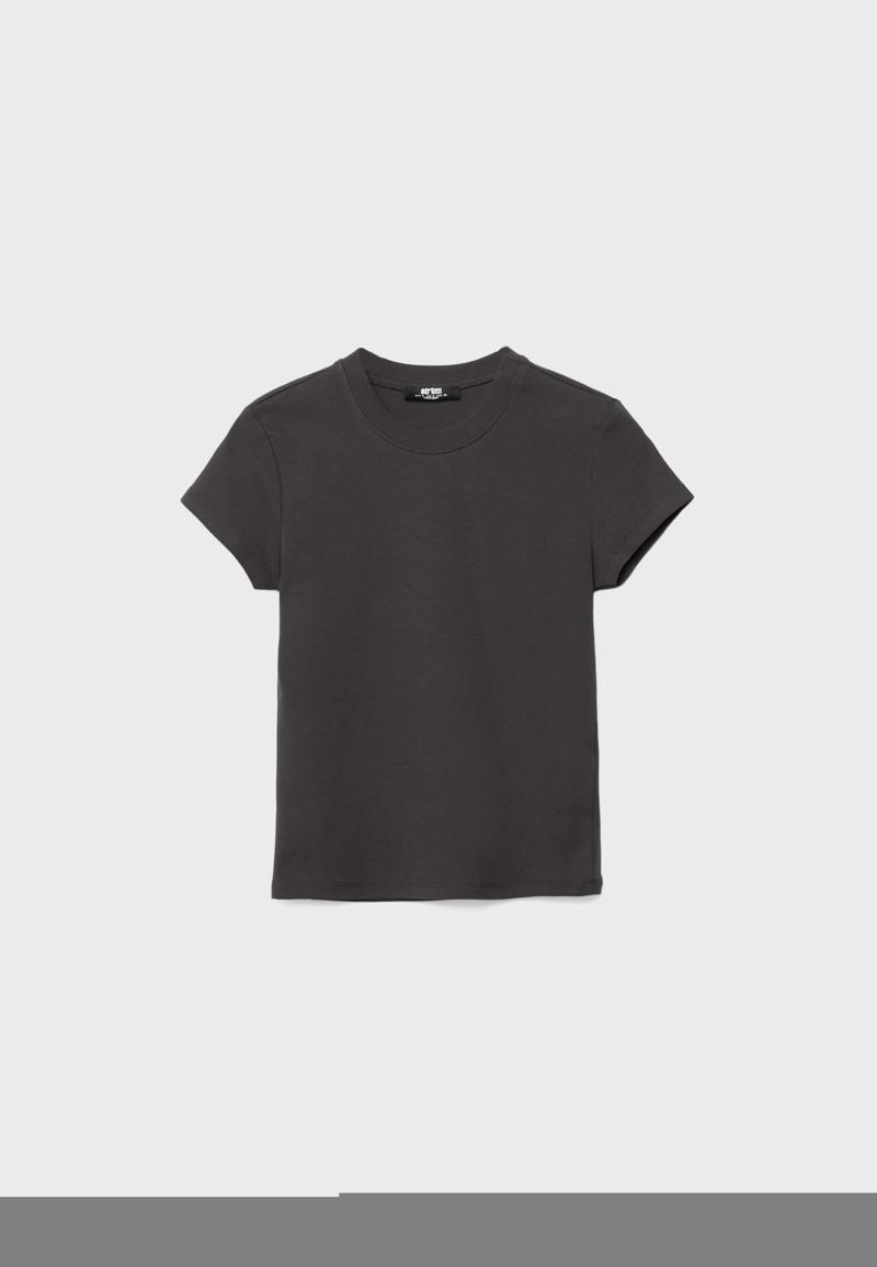 Базовая футболка с короткими рукавами и круглым вырезом