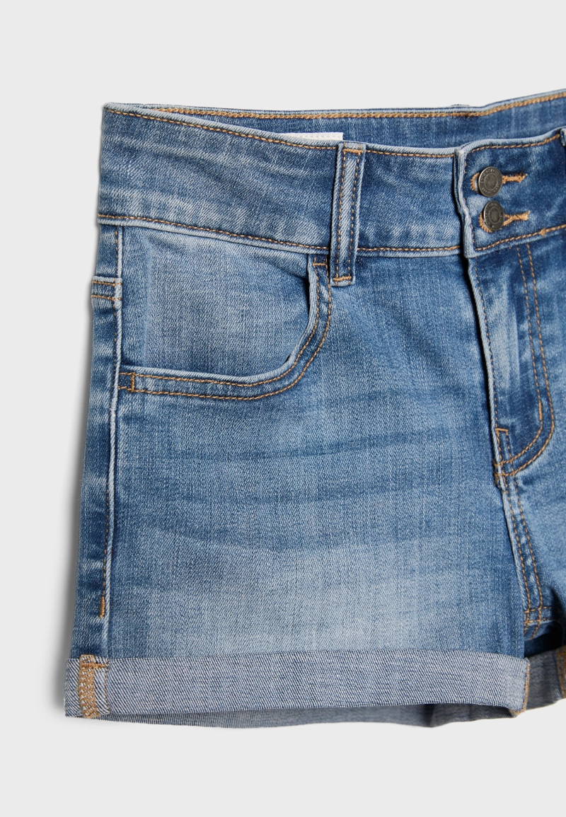 Джинсовые шорты с отворотами