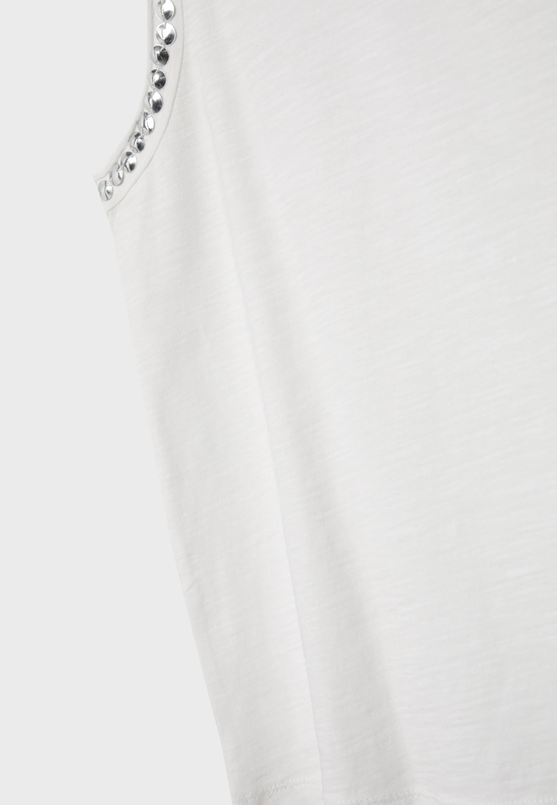 Укороченная майка с вышивкой и заклепками