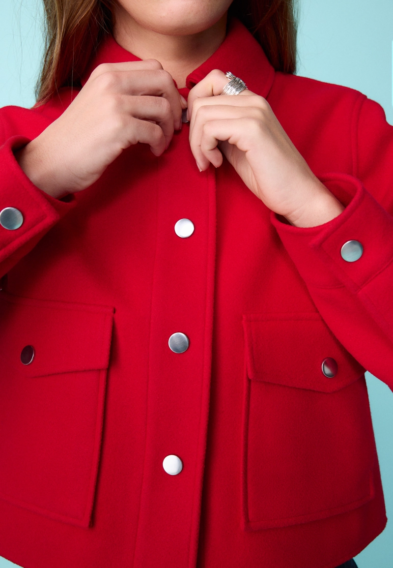 Укороченная куртка из мягкой ткани