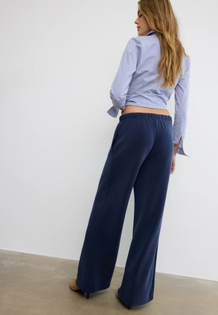 Мягкие джоггеры свободного кроя с отстрочкой- Заказать в России