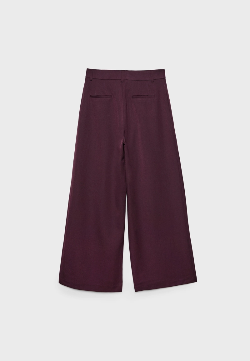 Классические брюки широкого кроя с защипами