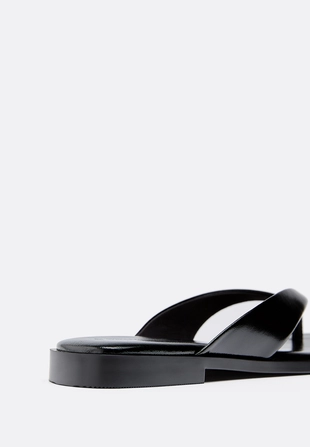 Сандалии-стринги на плоской подошве- Заказать в России