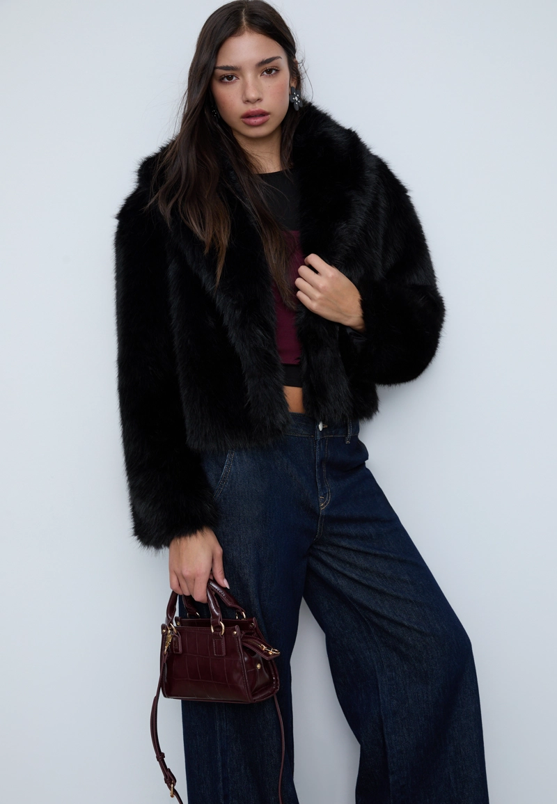 Мини-сумка тоут через плечо с тиснением под крокодиловую кожу