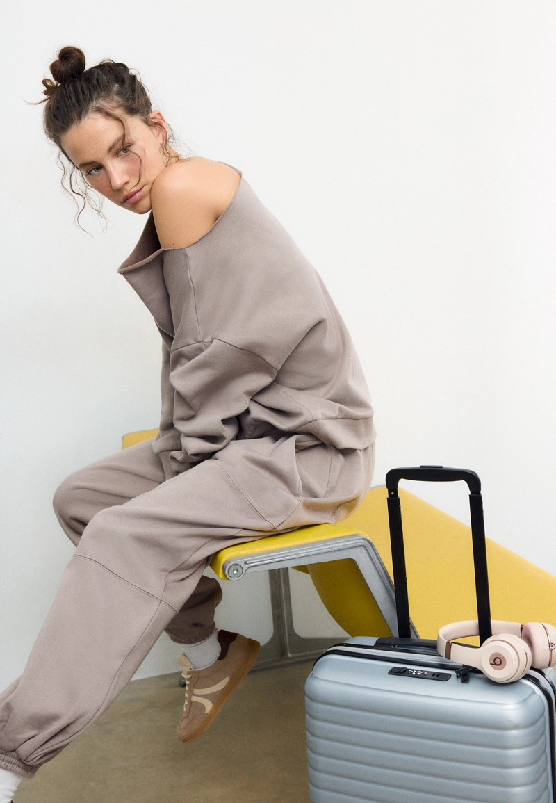 Базовая толстовка с открытыми плечами