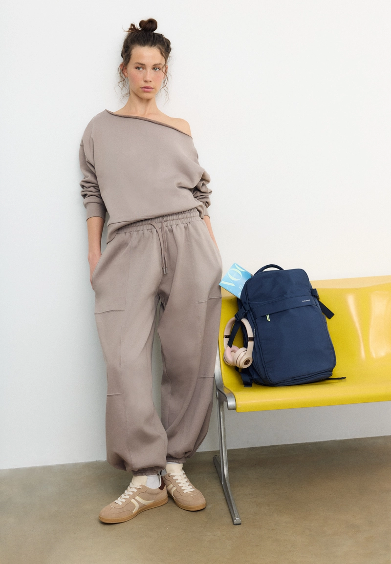 Базовая толстовка с открытыми плечами