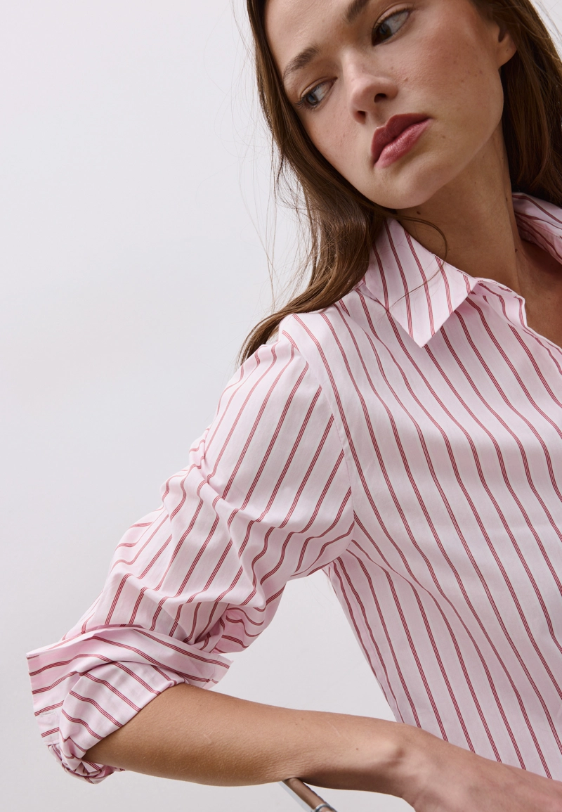 Базовая рубашка в полоску из поплина с карманом