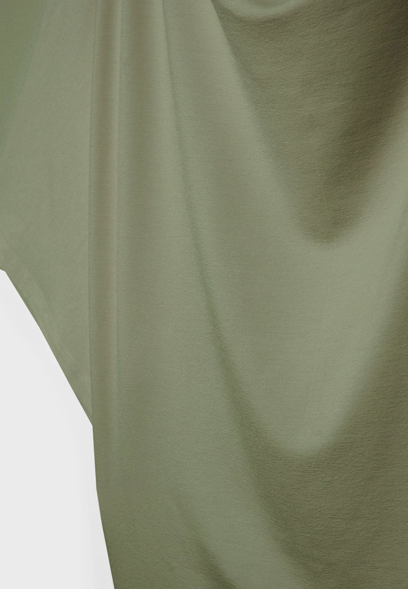 Базовая футболка с рукавами «летучая мышь»