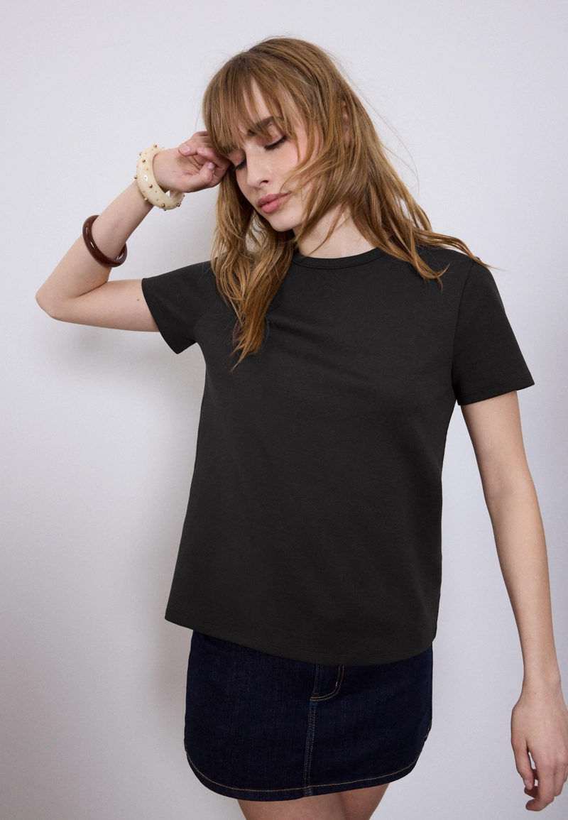 Базовая футболка regular из мягкой ткани