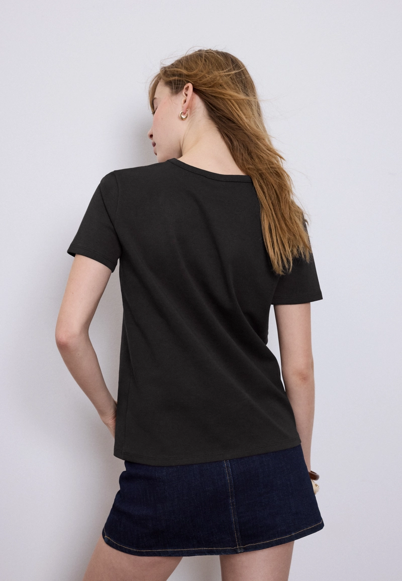 Базовая футболка regular из мягкой ткани