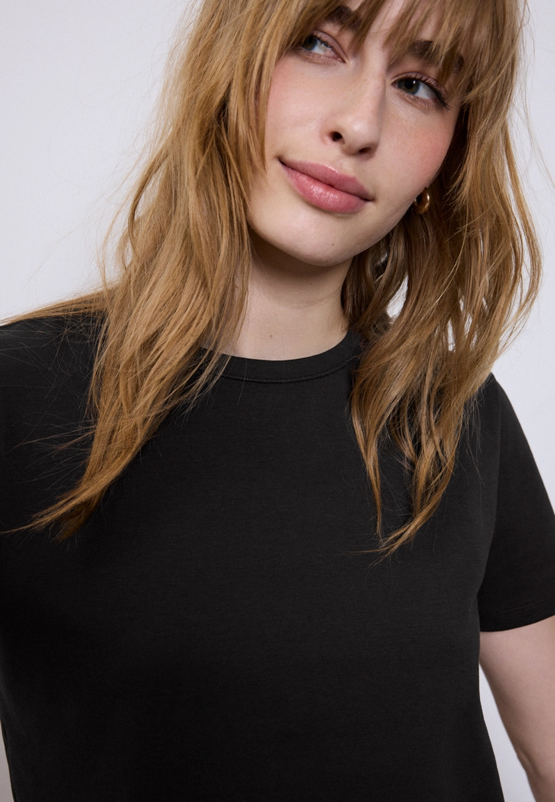 Базовая футболка regular из мягкой ткани