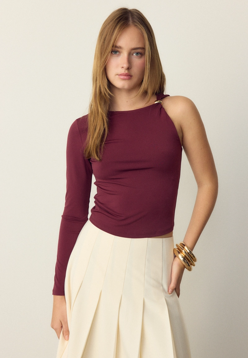 Асимметричная футболка с металлической пряжкой