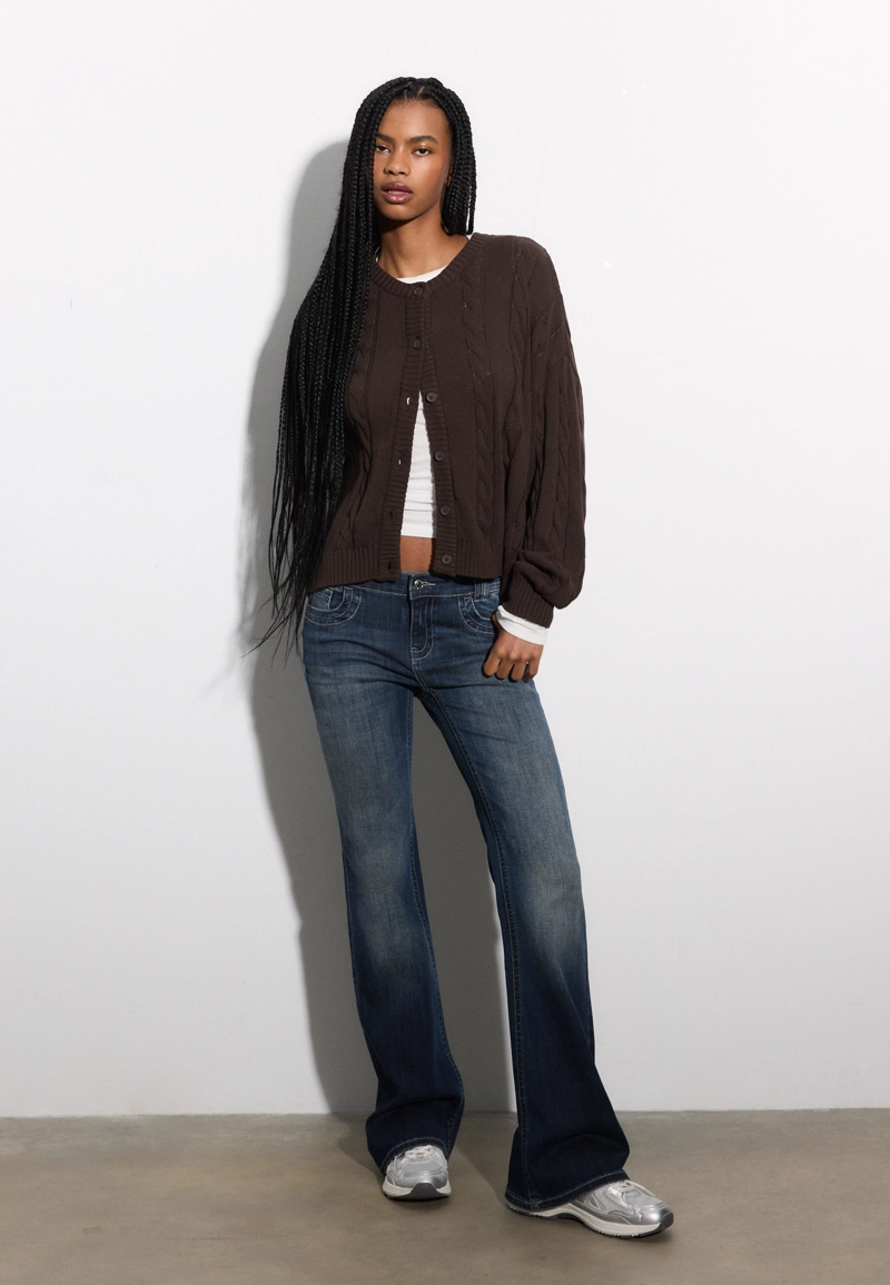 Вязаный кардиган с косами на пуговицах