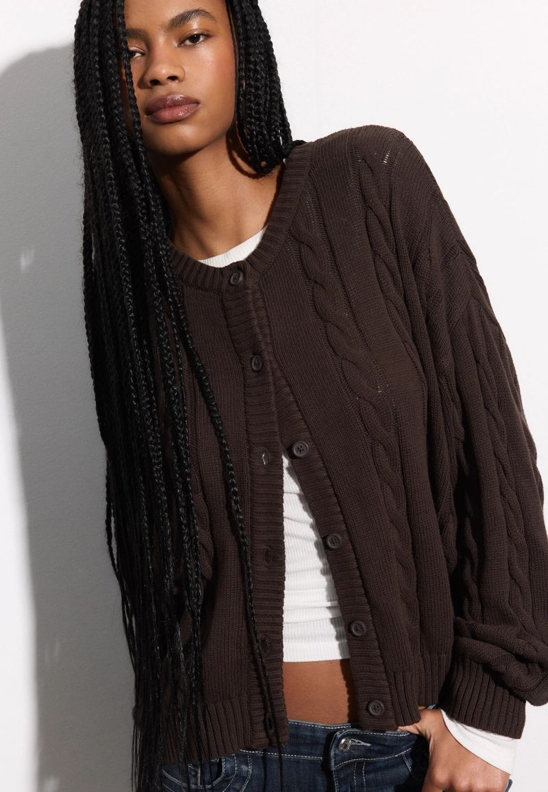 Вязаный кардиган с косами на пуговицах