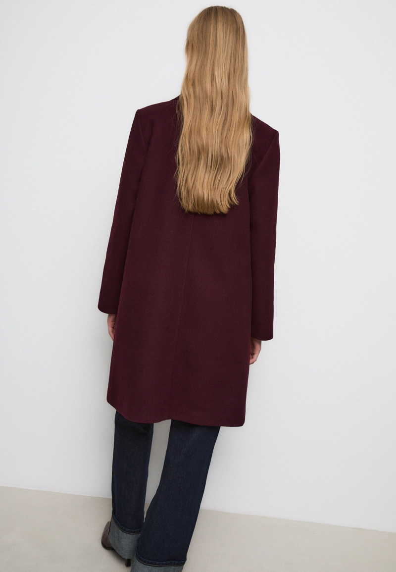 Пальто миди на пуговице из мягкой ткани