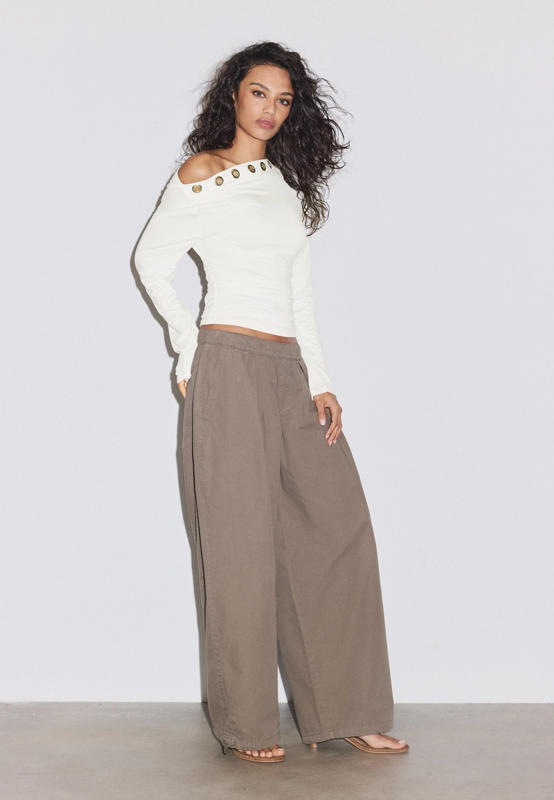 Футболка асимметричная с люверсами