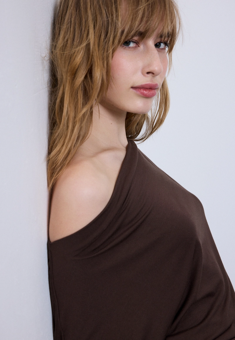 Асимметричная футболка из модала