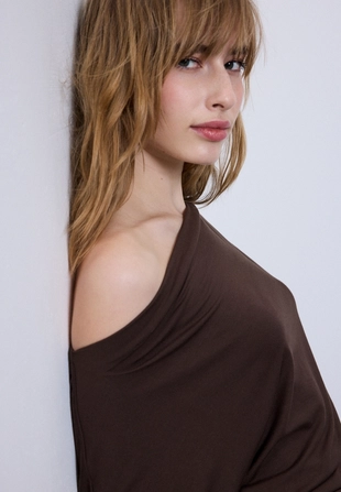 Асимметричная футболка из модала- Заказать в России