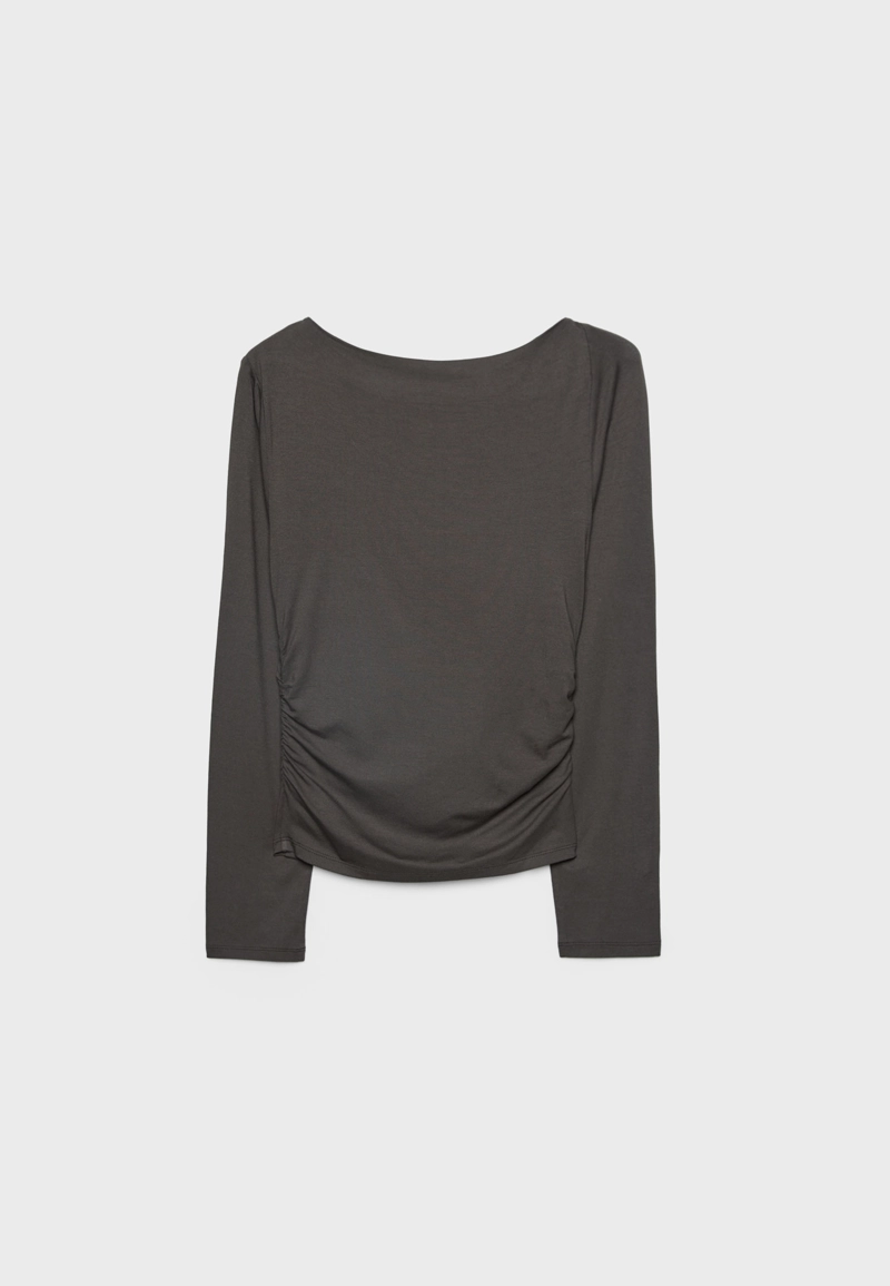 Футболка асимметричная с люверсами