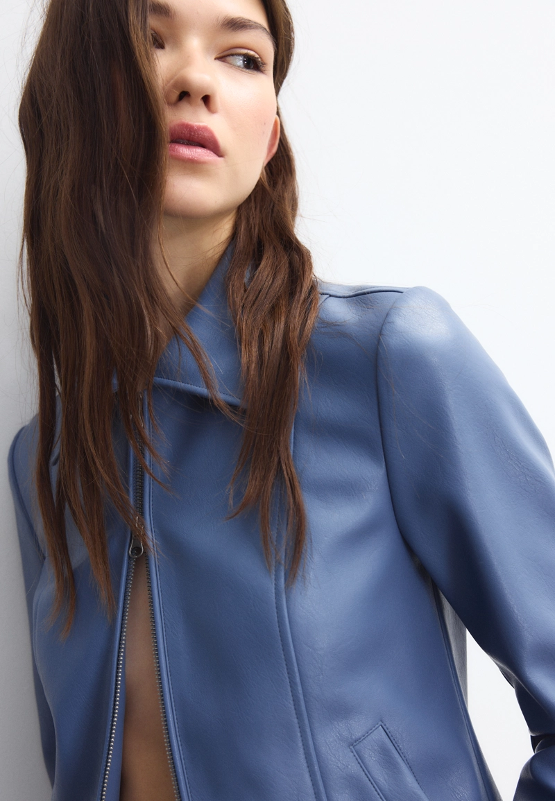 Приталенная куртка из искусственной кожи