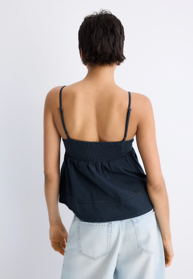 Топ на бретелях с отделкой кроше