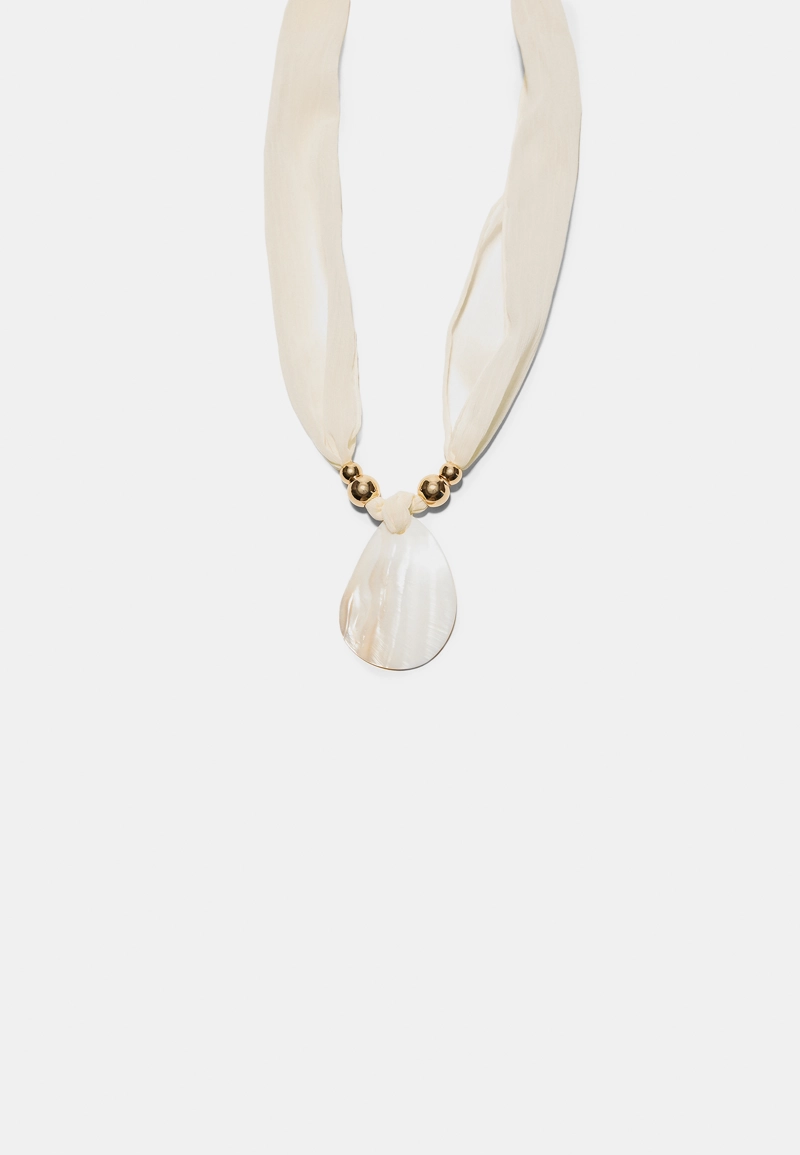 Тканевое колье под перламутр