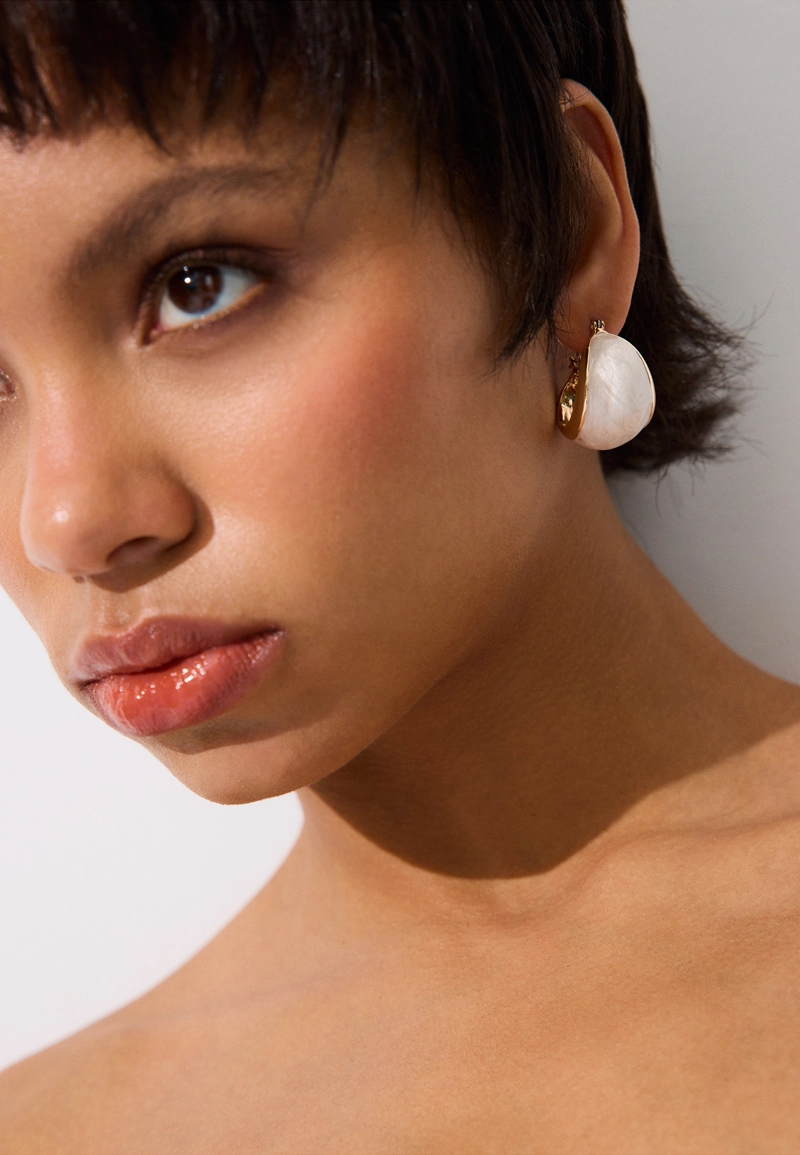 Набор из 2-х эмалированных серег-ракушек