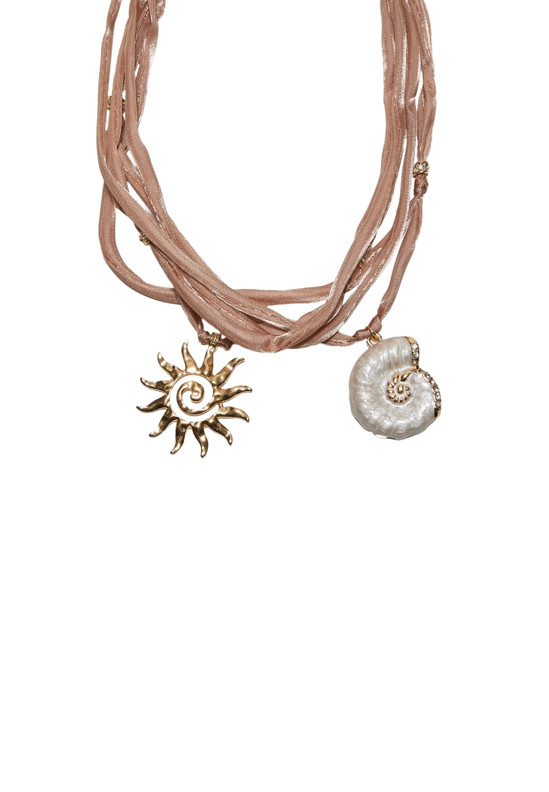 КОЛЬЕ-ЧОКЕР С ПОДВЕСКАМИ В ВИДЕ СОЛНЦА И РАКОВИНЫ