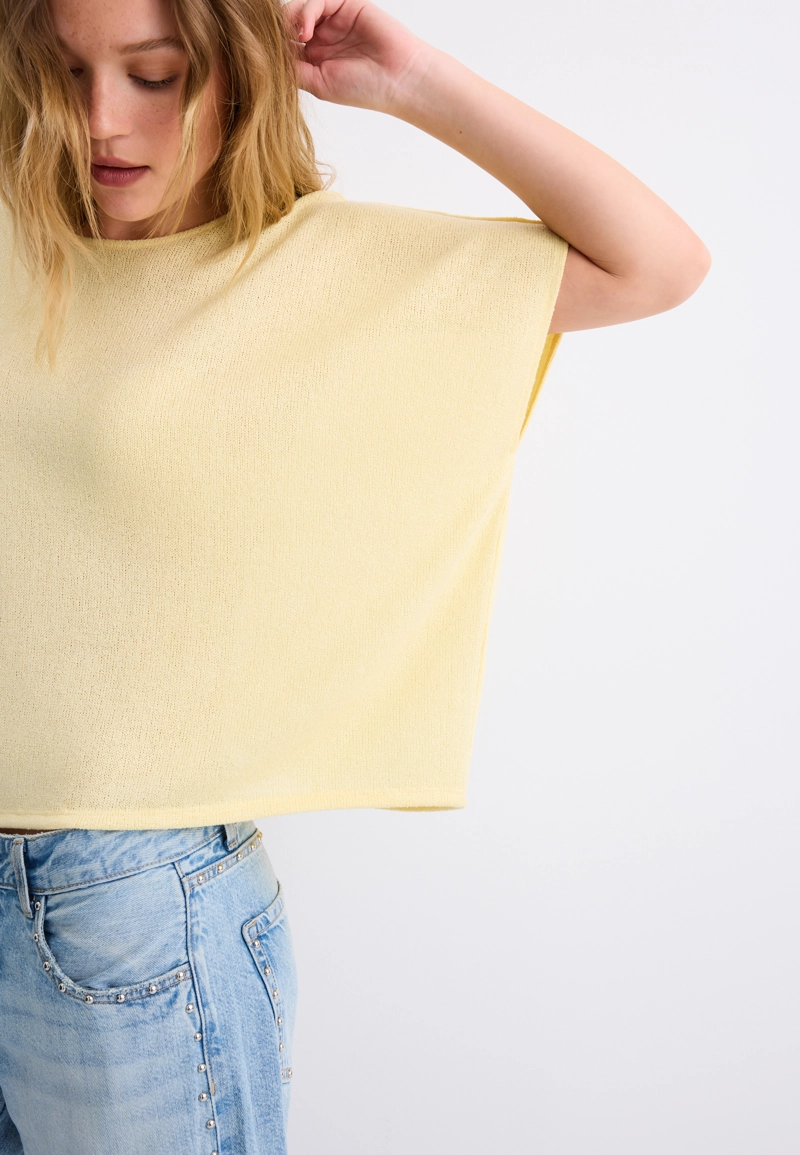 Футболка с эффектом накидки