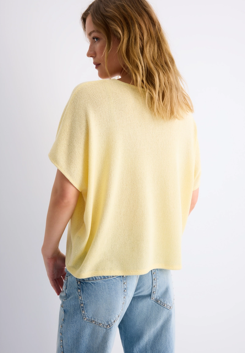 Футболка с эффектом накидки