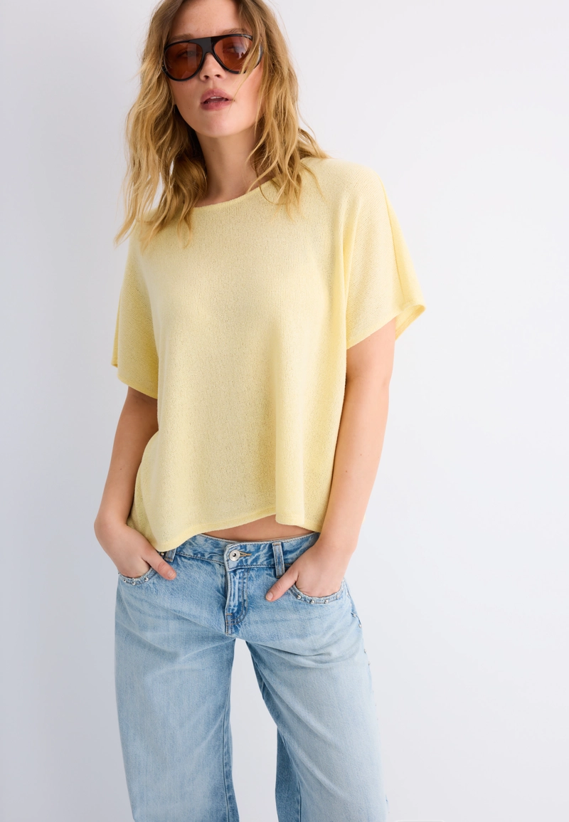 Футболка с эффектом накидки