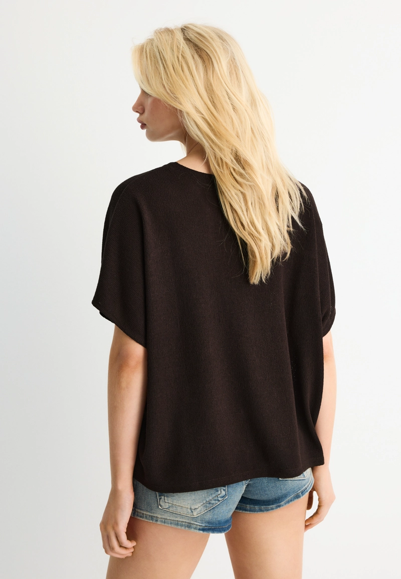 Футболка с эффектом накидки