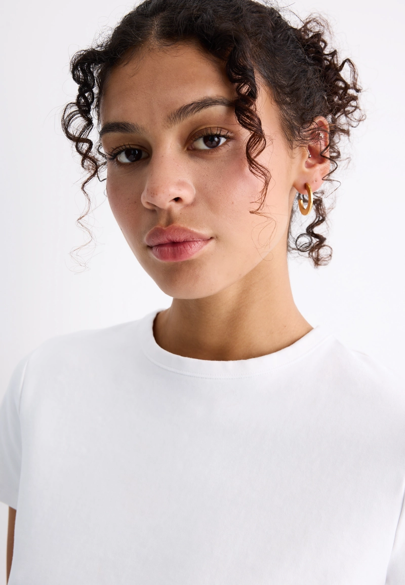 Базовая футболка regular из мягкой ткани