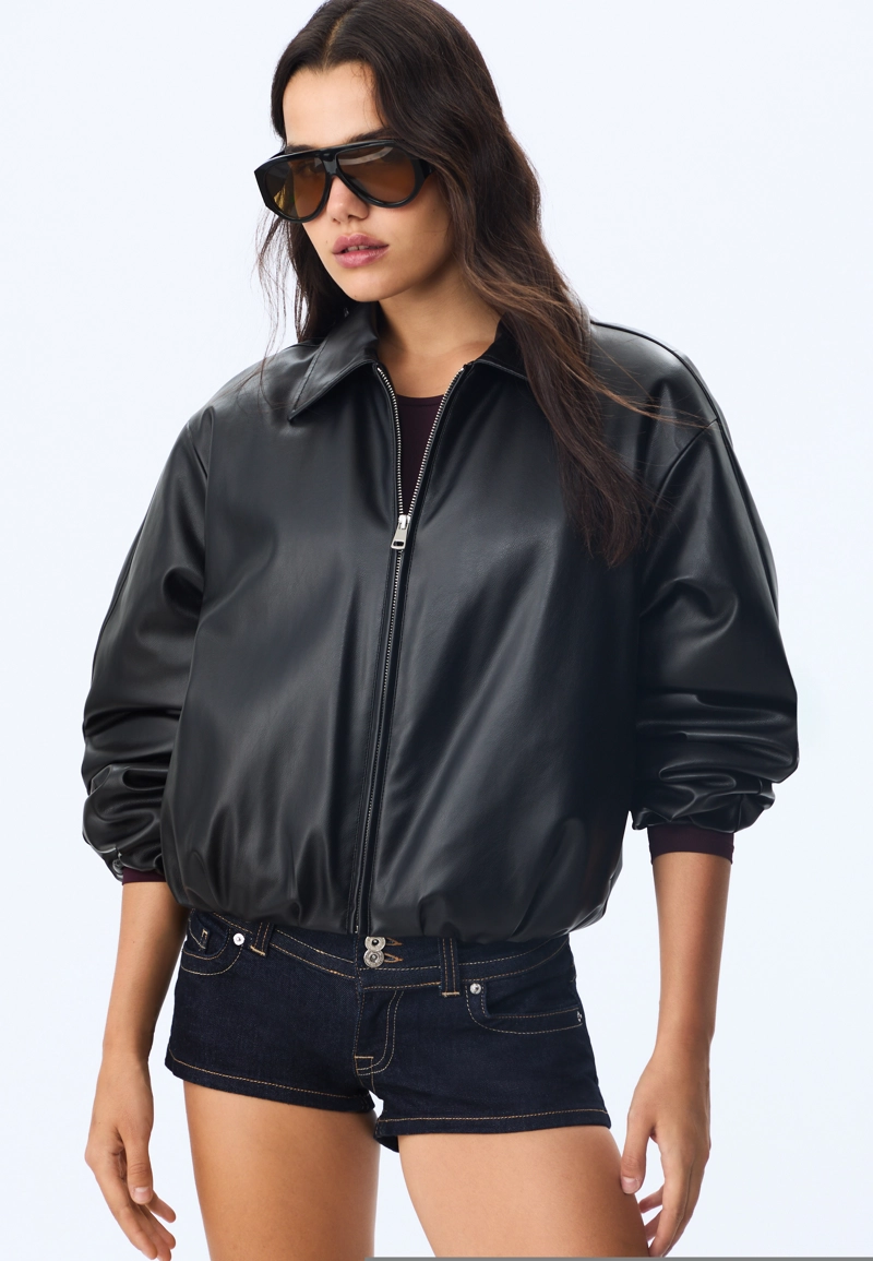 Стеганая куртка-бомбер из искусственной кожи