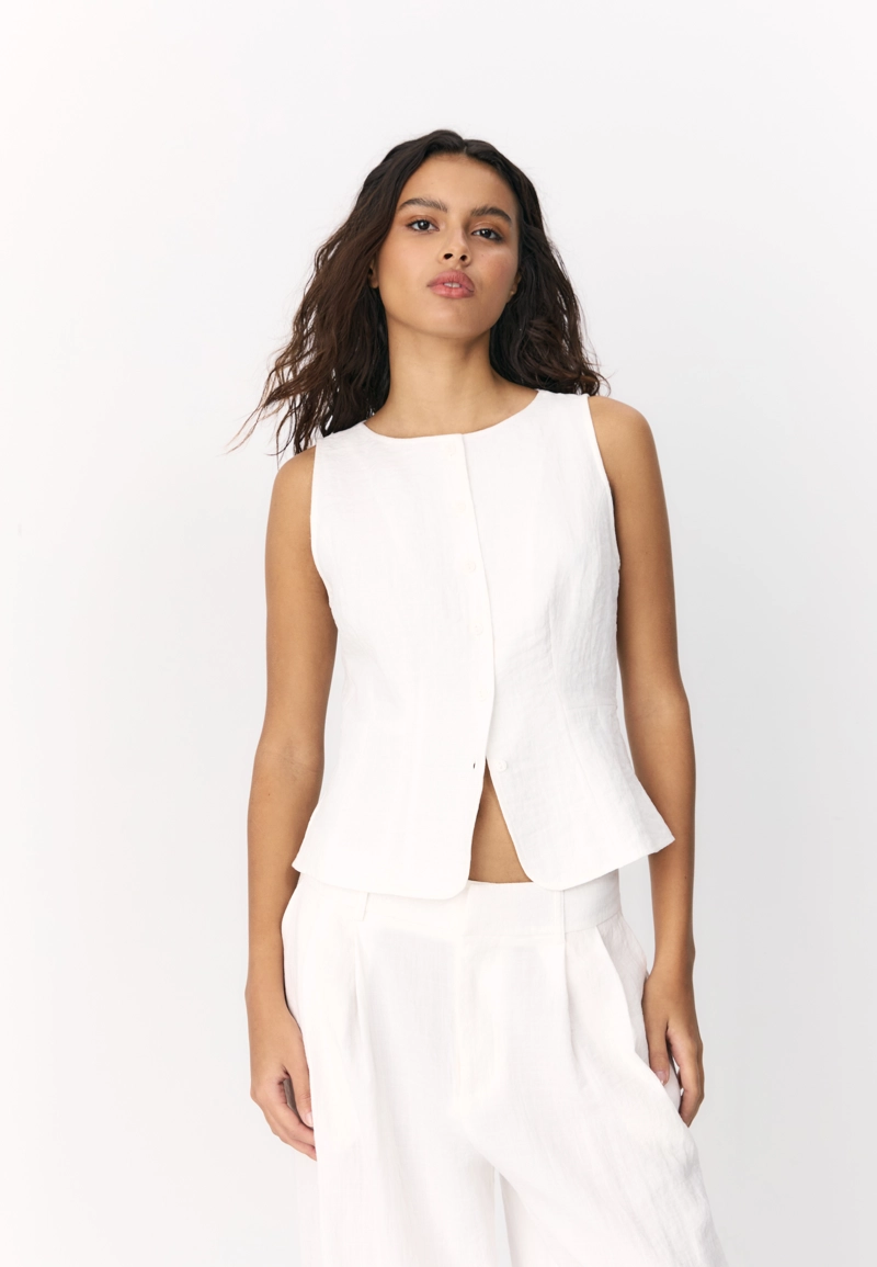 Жилет на пуговицах