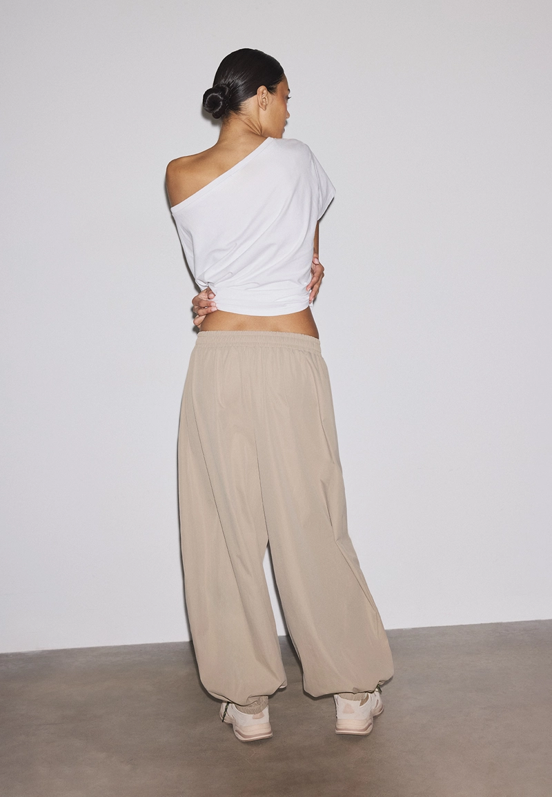 Высокотехнологичные брюки-баллоны