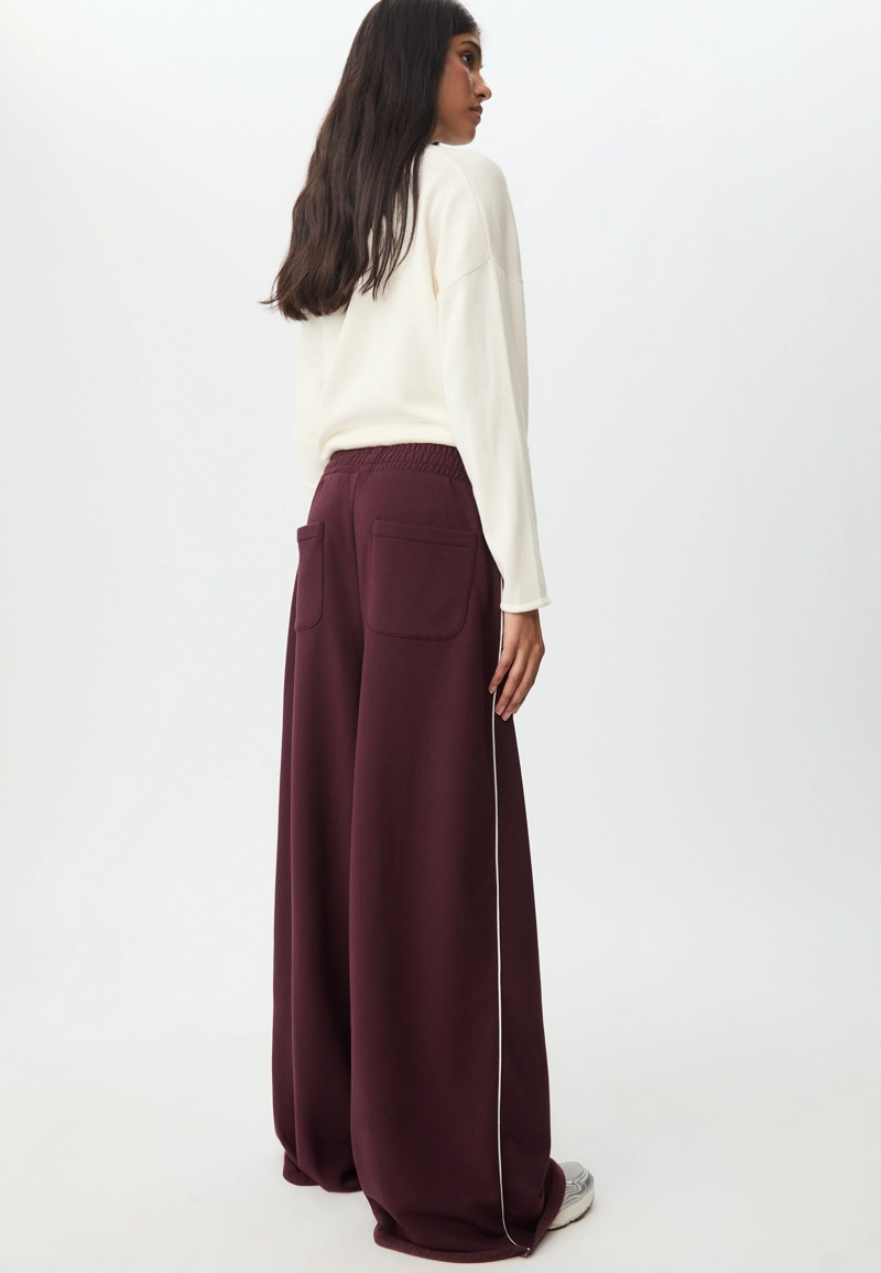 Брюки из футера свободного кроя с кантом