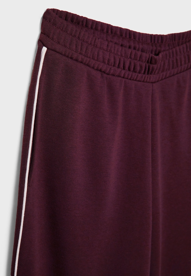 Брюки из футера свободного кроя с кантом