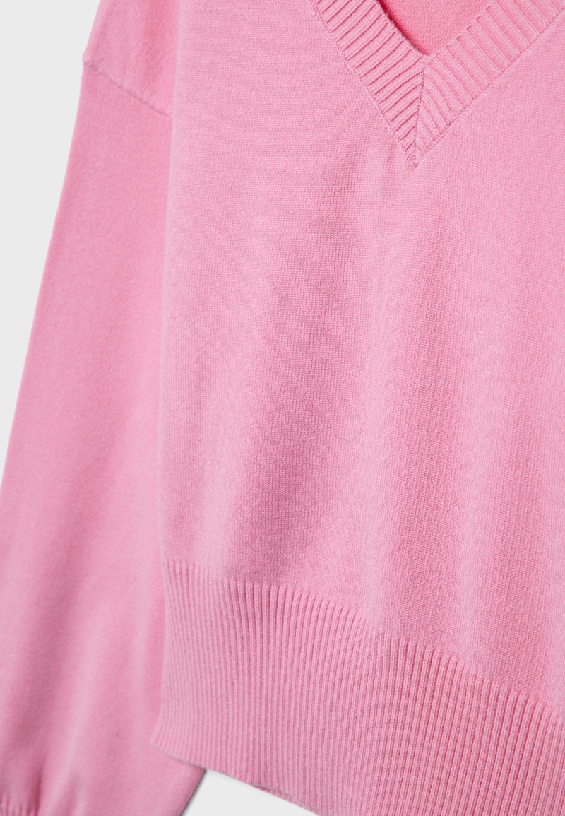 Свитер с V-образным вырезом и рукавами «летучая мышь»