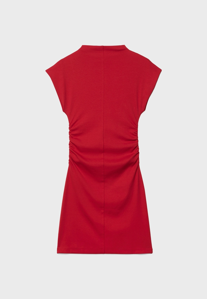 Короткое приталенное платье со сборками