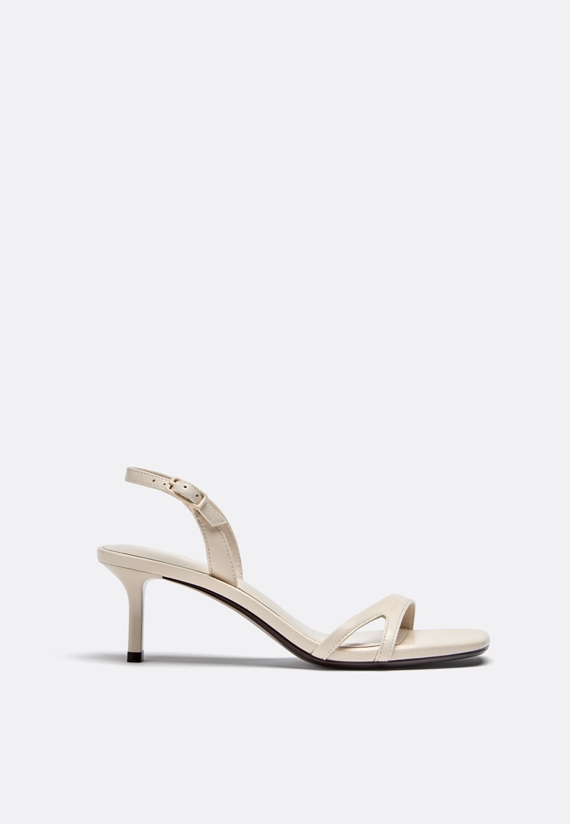 Босоножки на каблуке с вырезами