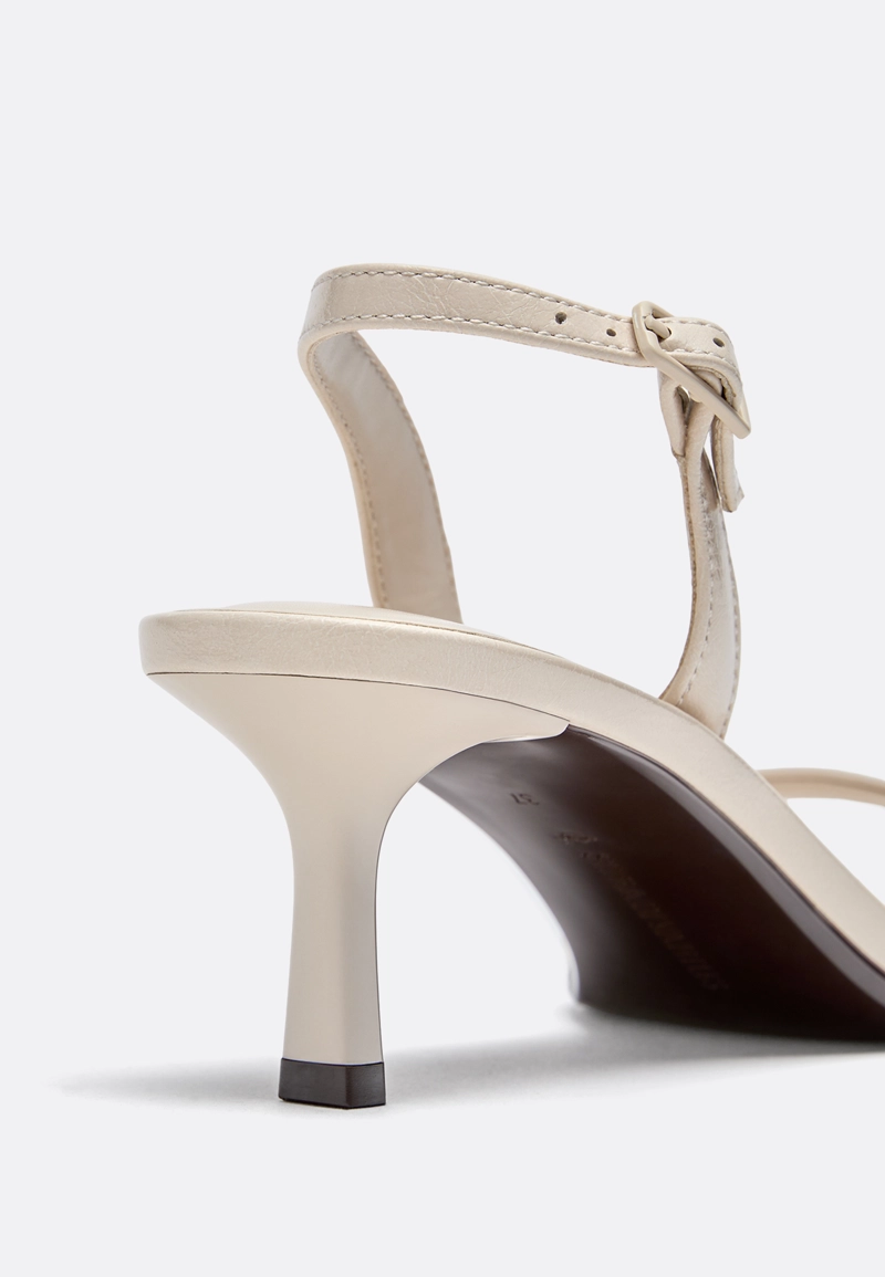 Босоножки на каблуке с вырезами