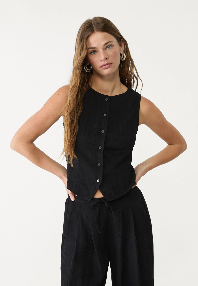 Текстурный топ на пуговицах