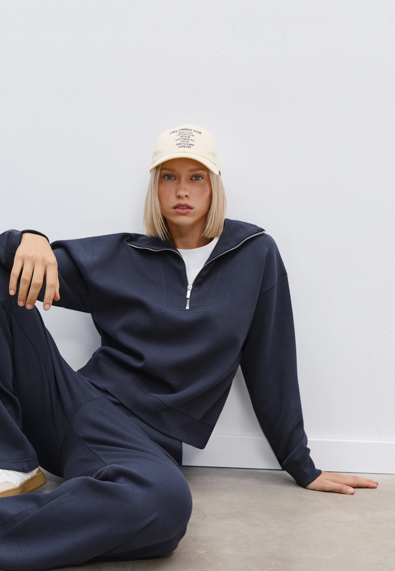 Толстовка с воротником-стойкой на молнии