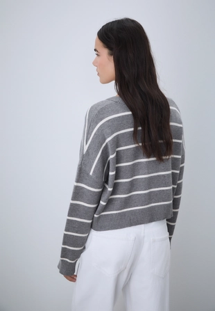 Укороченный полосатый трикотажный свитер- Заказать в России