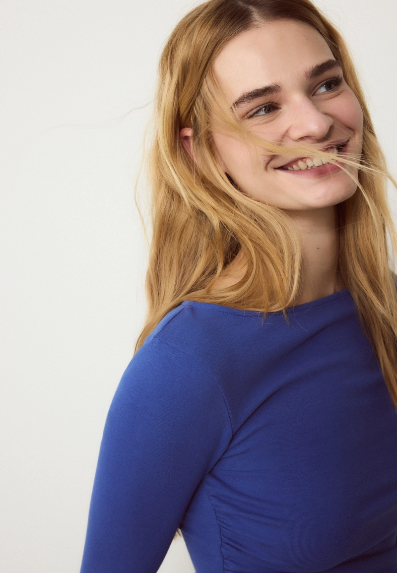 Футболка с длинными рукавами и сборками