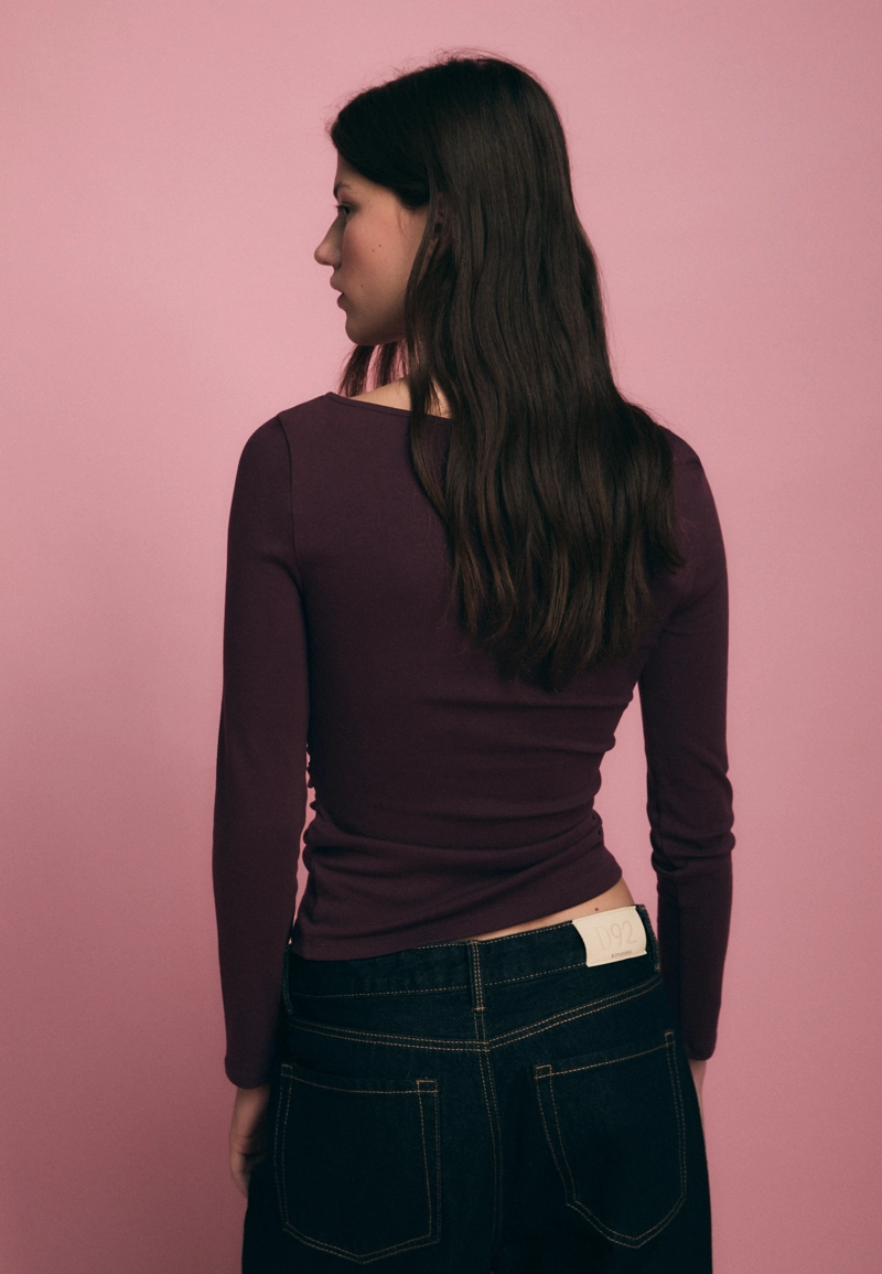 Футболка с длинными рукавами и сборками