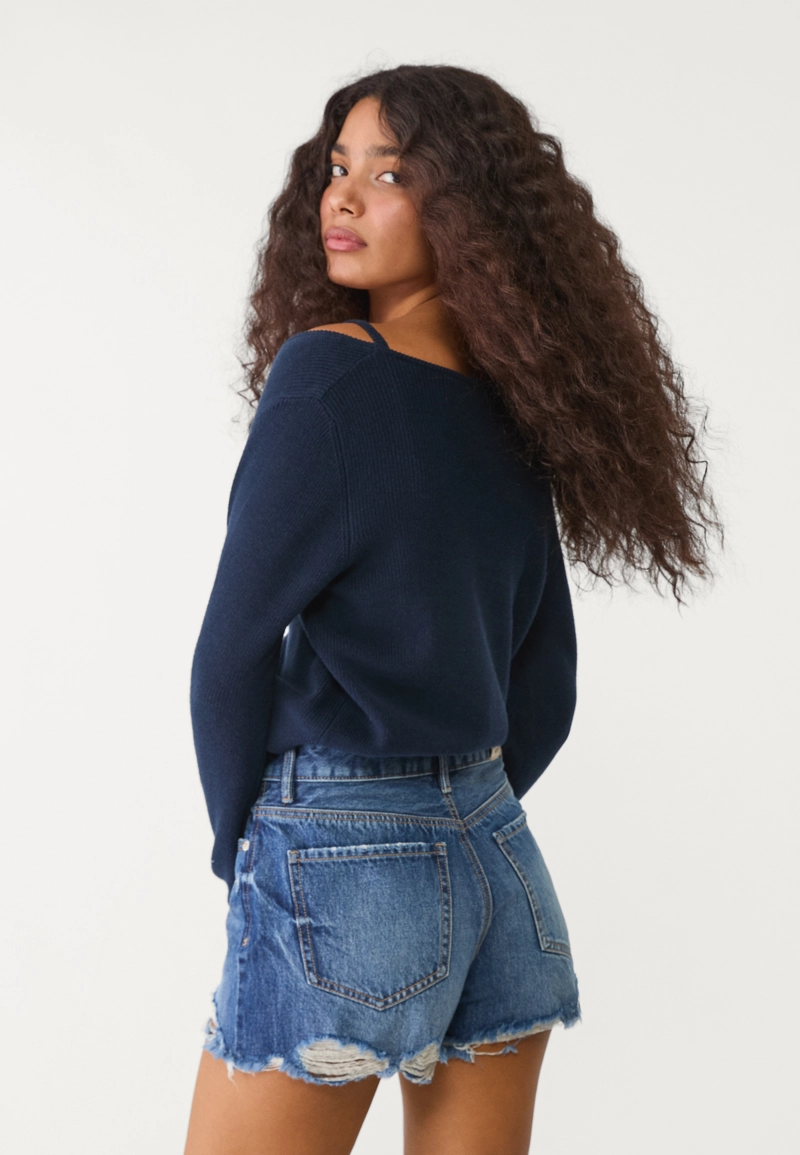 Рваные джинсовые шорты D75