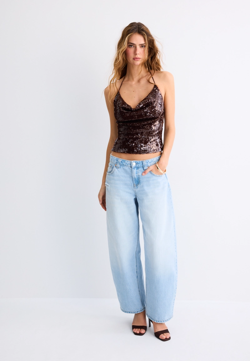 Топ с пайетками и горловиной халтер