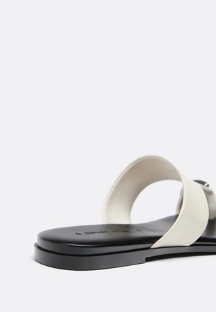 Шлепанцы с металлическим элементом- Заказать в России